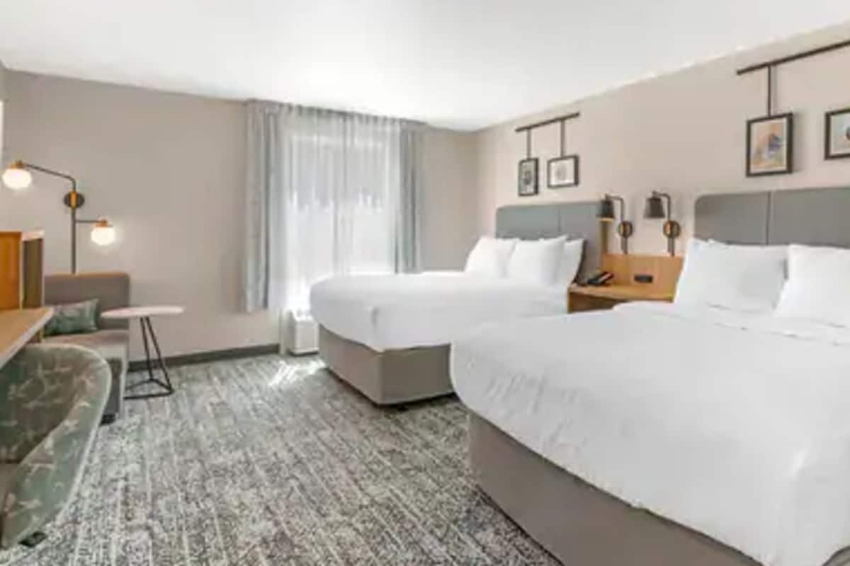 Ropa de cama de alta calidad y escritorio