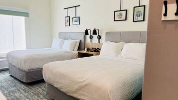 Zimmer, 2Â Queen-Betten, rollstuhlgeeignete Dusche, Nichtraucher