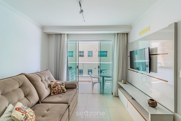 Basic Apartment | Living area