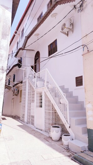 Exterior detail - Enjoyable apartment with AC in vibrant Zanzibar (Zanzibar)