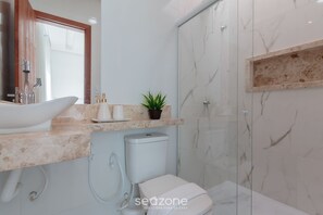 Basic Apartment | Bathroom