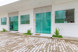 Basic Apartment | Exterior detail