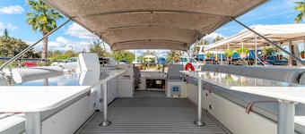 Bateau 'Pénichette Odyssey Croisières' avec vue sur le lac, terrasse privée et climatisation