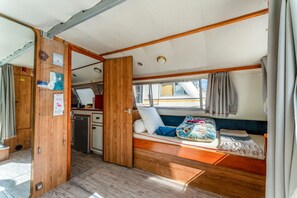 3 bedrooms, bed sheets
