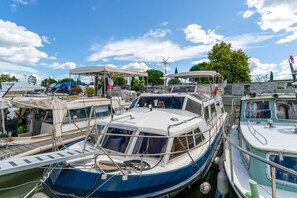 Marina - Boat 'Pénichette Odyssey Cruises' with Lake View, Private Terrace and Air Conditioning (Bellegarde)