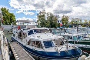 Marina - Boat 'Penichette Odyssey Croisieres' with Lake View, Private Terrace and Air Conditioning (Bellegarde)