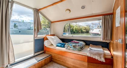 Boat 'Penichette Odyssey Croisieres' with Lake View, Private Terrace and Air Conditioning