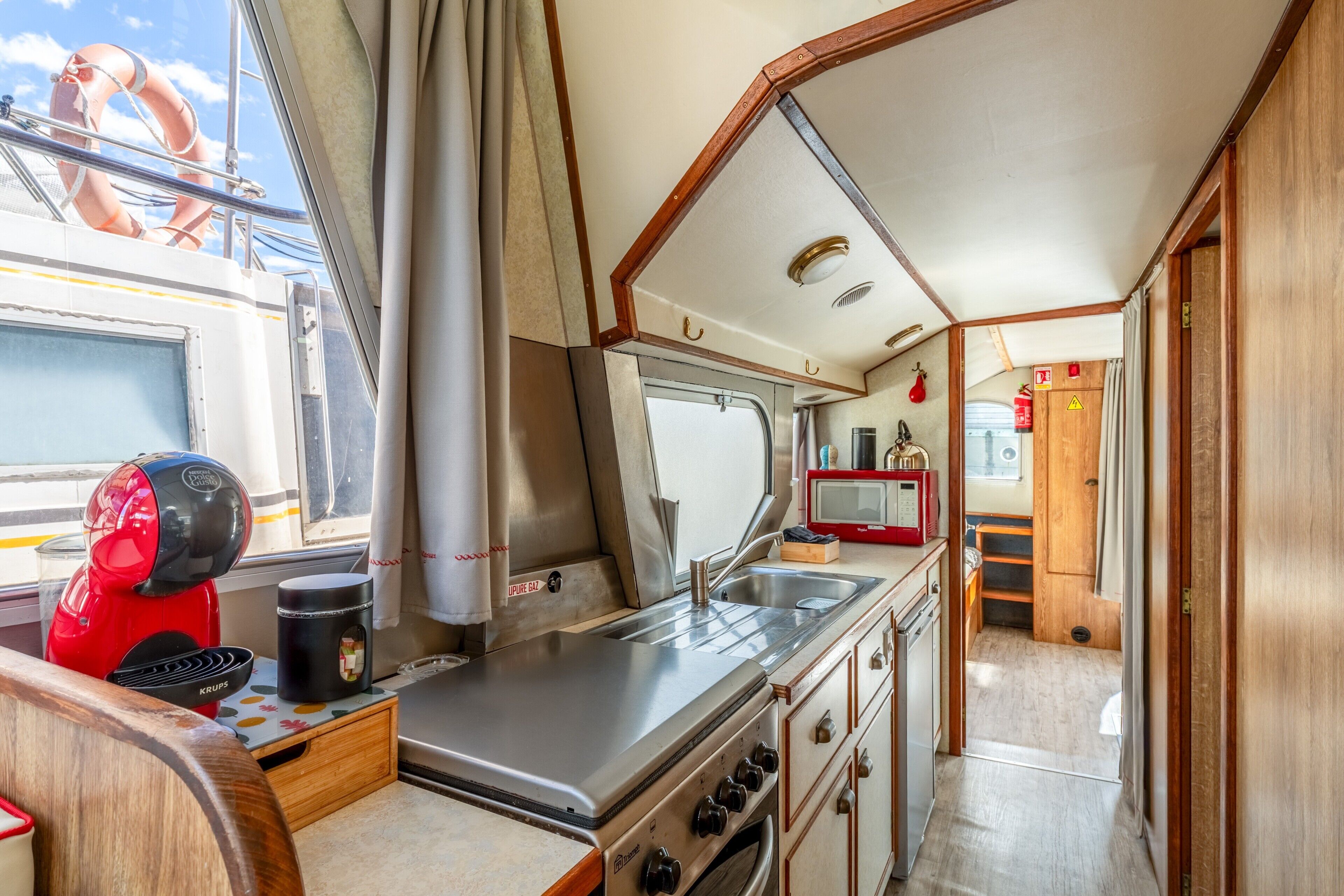 雪櫃、微波爐、焗爐、爐具