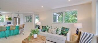 Steps to Gulf: Sleek Top-floor Apt in Tavernier!