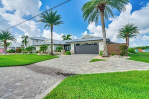 House (2 Bedrooms) | Interior - Waterfront Views & Dock: Matlacha Island Home (Matlacha)