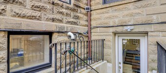 Walk to Hudson River Parks: Recently Renovated Apt