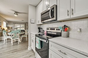 House (2 Bedrooms) | Interior - Renovated Villa Btwn Lake Sumter & Spanish Springs (Lady Lake)