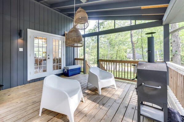 Interior - Private Yard, Playset: Family Home in Penn Estates (East Stroudsburg)