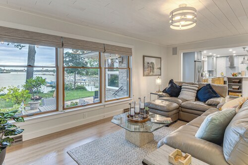 Patio & Water Views: Serene Bohemia River Escape!