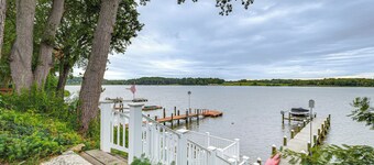 Patio & Water Views: Serene Bohemia River Escape!