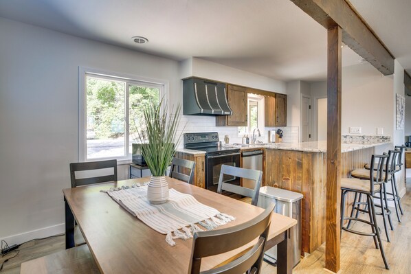 House (3 Bedrooms) | Interior