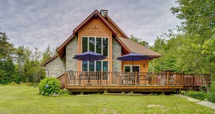 Game Room, Hot Tub! Year-round Dover Retreat