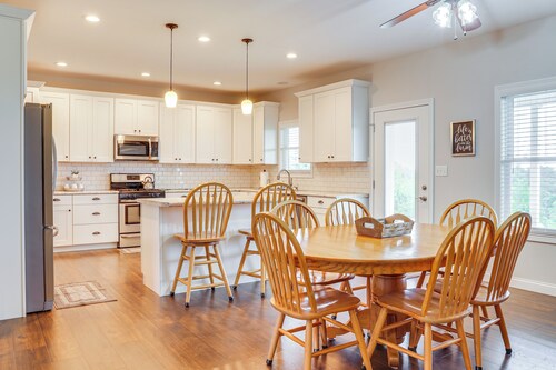 14 Mi to Ark Encounter: Rural Corinth Escape!