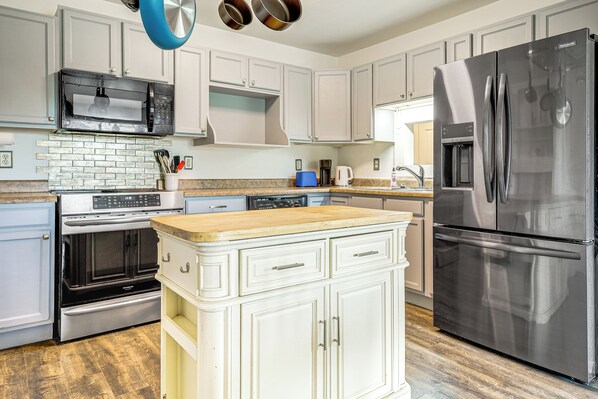 House (3 Bedrooms) | Interior - Patio & Mtn Views: Home 5 Mi to Pueblo Reservoir (Pueblo)