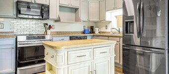 Patio & Mtn Views: Home 5 Mi to Pueblo Reservoir