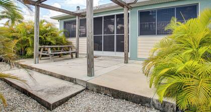 Private Boat Dock: Canal-front Port Charlotte Gem