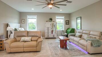 Apartment (0 Bedroom) | Interior