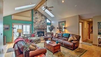 House (5 Bedrooms) | Interior