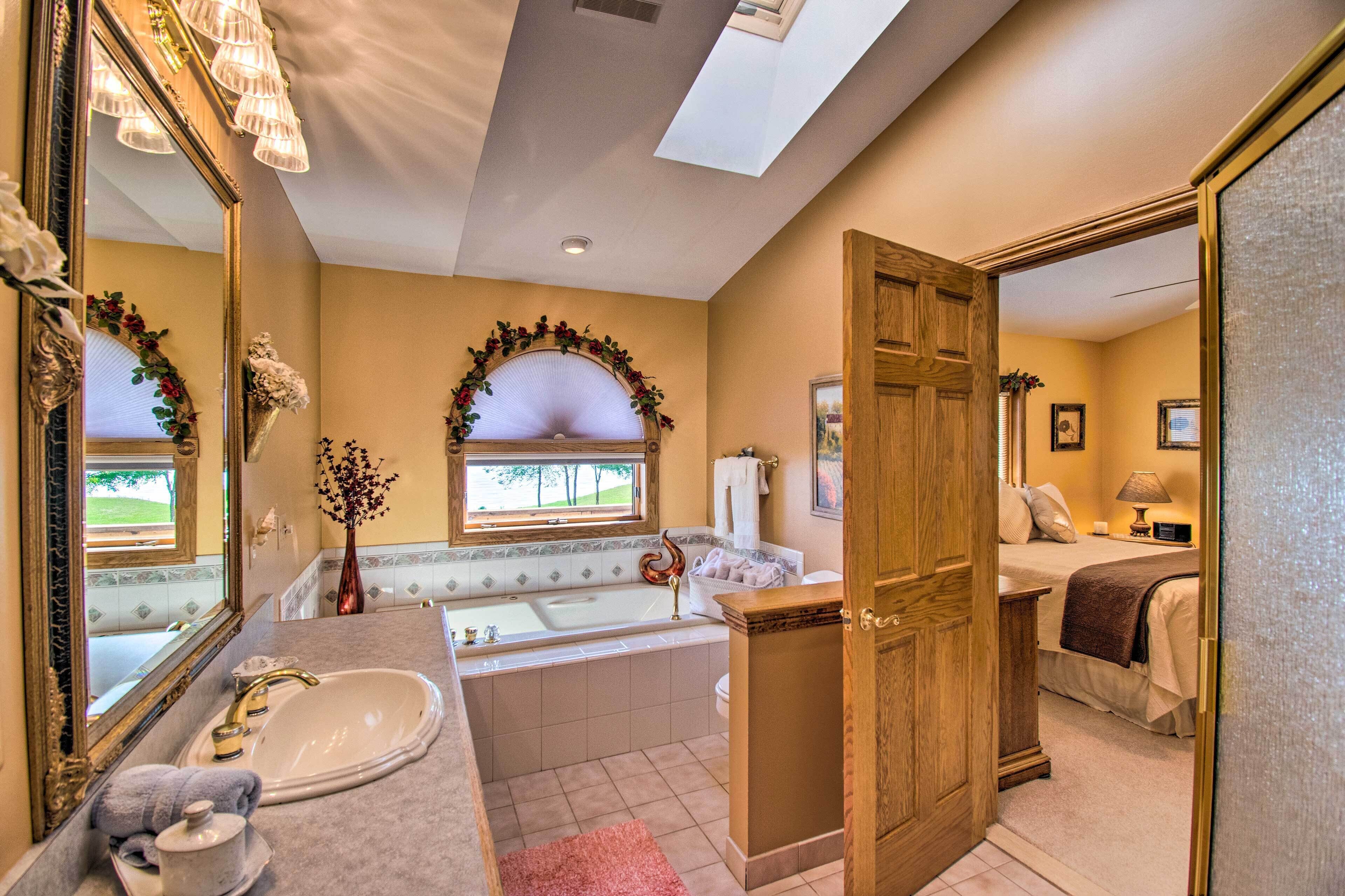 House (5 Bedrooms) | Interior