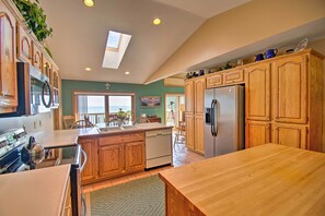 House (5 Bedrooms) | Interior