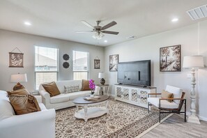 House (4 Bedrooms) | Interior