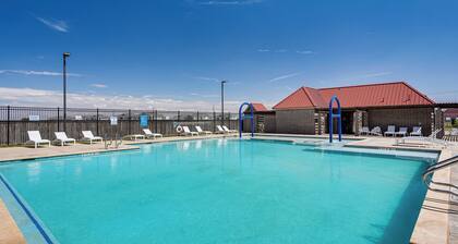 Spacious Family Home w/ Office in Midland-odessa!