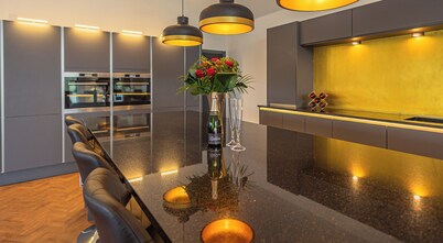 RURAL LUXURY BARN SLEEPS 9 - 6 SEAT HOT TUB - LARGE EXTENSIVE PATIOS WITH VIEWS