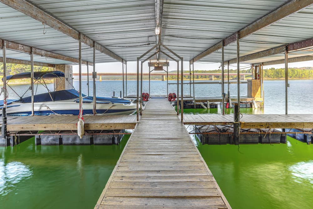 Shared Dock & Yard: Greers Ferry Lake Home! - Little Red River, AR