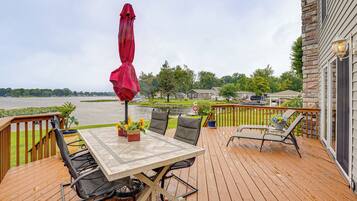 Vista frontal de la propiedad