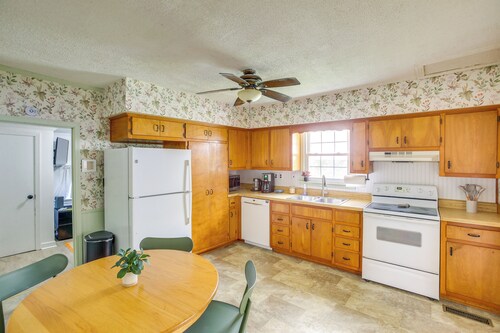 Home 9 Mi to Dtwn Springfield w/ Porch & Yard!