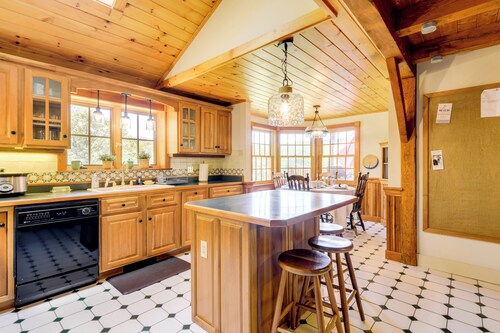 10 Mi to Mt Snow! Grand Estate Built to Entertain