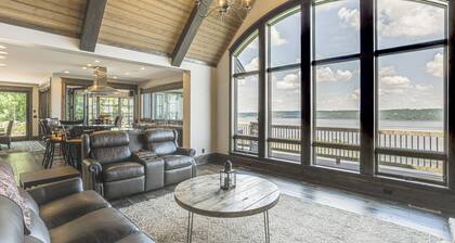 River Views + Wraparound Deck: Dubuque Getaway