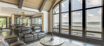River Views + Wraparound Deck: Dubuque Getaway