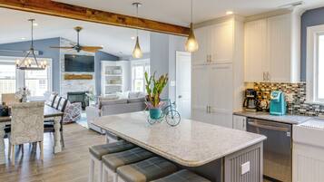 House (3 Bedrooms) | Interior