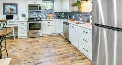 6 Mi to Cpkc Stadium: Convenient Kansas City Apt