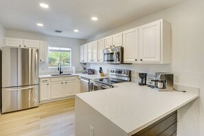 Apartment (2 Bedrooms) | Interior - Pool & Hot Tub Access! Catalina Foothills Condo (Tucson)