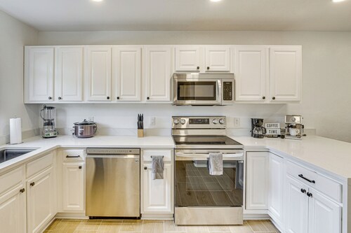 Pool & Hot Tub Access! Catalina Foothills Condo