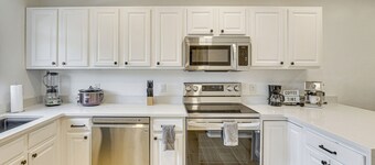 Pool & Hot Tub Access! Catalina Foothills Condo