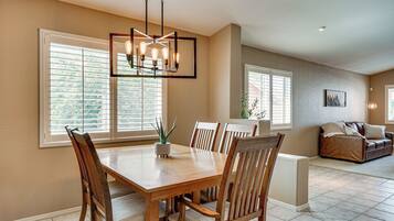 House (3 Bedrooms) | Interior