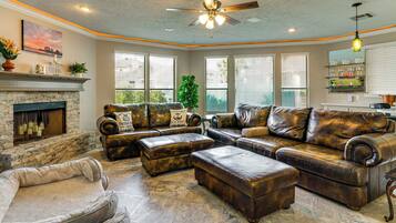House (3 Bedrooms) | Interior