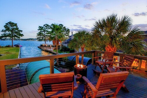 Waterfront Lake Conroe Home w/ Pool Access!