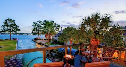 Waterfront Lake Conroe Home w/ Pool Access!