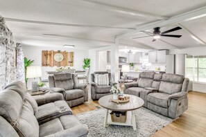 House (3 Bedrooms) | Interior