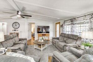 House (3 Bedrooms) | Interior