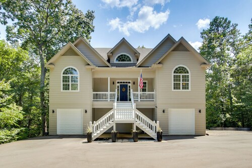 3 Mi to Pickwick Lake: Spacious Family Getaway